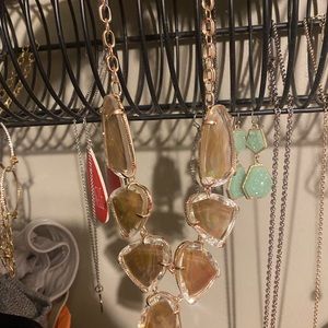 NWT Harlow rose gold kendra scott necklace!